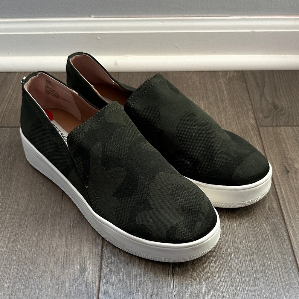 Steve Madden Women's Camouflage Black Slip-On Flats